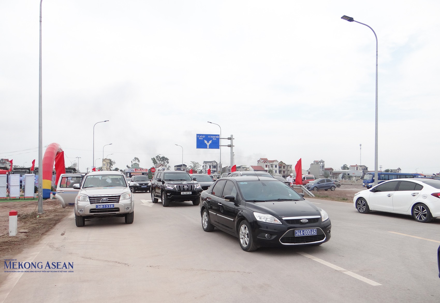 Chính thức thông xe kỹ thuật Dự án đầu tư xây dựng đường trục Đông - Tây, tỉnh Hải Dương sáng 19/4/2025. Ảnh: Phùng Nguyện.