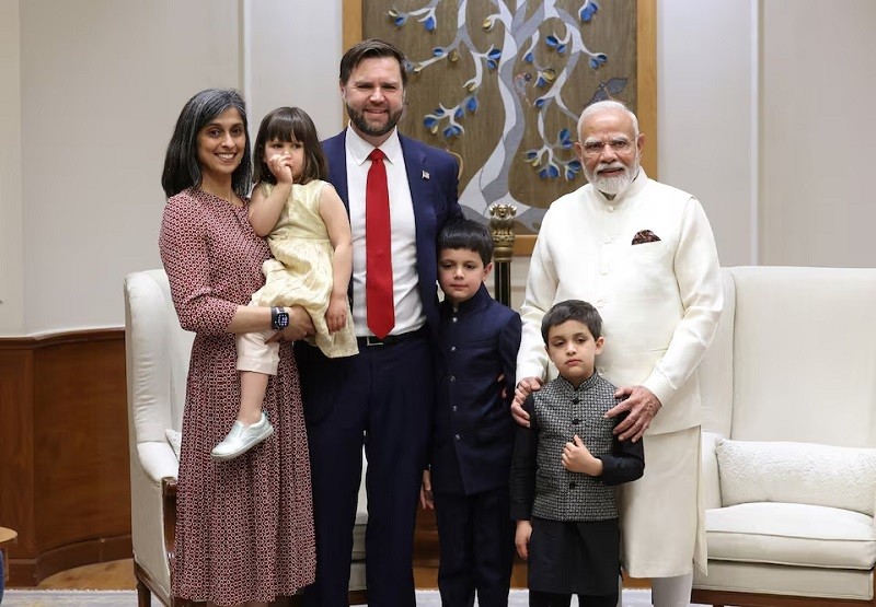 Phó Tổng thống JD Vance và gia đình chụp ảnh cùng Phiên bản chính thức của 555Win Narendra Modi. Ảnh: Getty