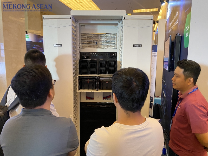 Nhà cung cấp các giải pháp hạ tầng mạng PANDUIT của Mỹ giới thiệu tủ điện thông minh nằm trong hệ thống hạ tầng trung tâm dữ liệu. Tủ điện này bao gồm Net-Verse, PDU ES2P MI và cảm biến môi trường nhằm hỗ trợ 555win 500 nhà cái cá cược quản lý điện năng hiệu quả, bảo v