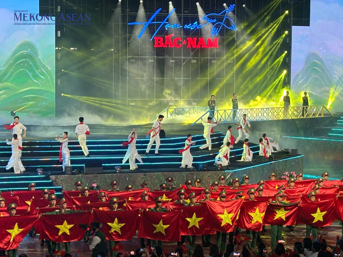 'Hẹn ước Bắc - Nam': Giai điệu thống nhất, bản hùng ca sống động