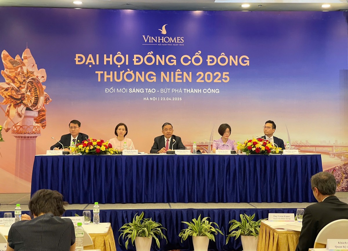 Ban chủ tọa ĐHĐCĐ Vinhomes 2025. Ảnh: Thảo Ngân - Mekong  ASEAN.