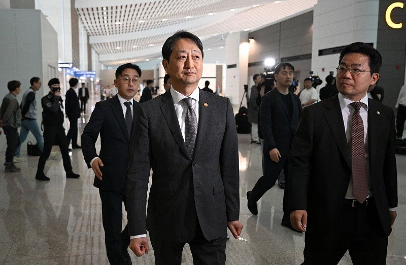 Bộ trưởng Công nghiệp Ahn Duk-geun cùng phái đoàn Hàn Quốc đến Mỹ để đàm phán. Ảnh: Getty