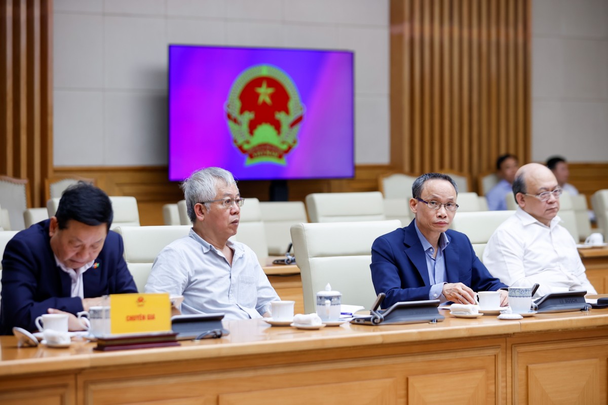 Một số chuyên gia trong hội đồng. Ảnh: VGP.