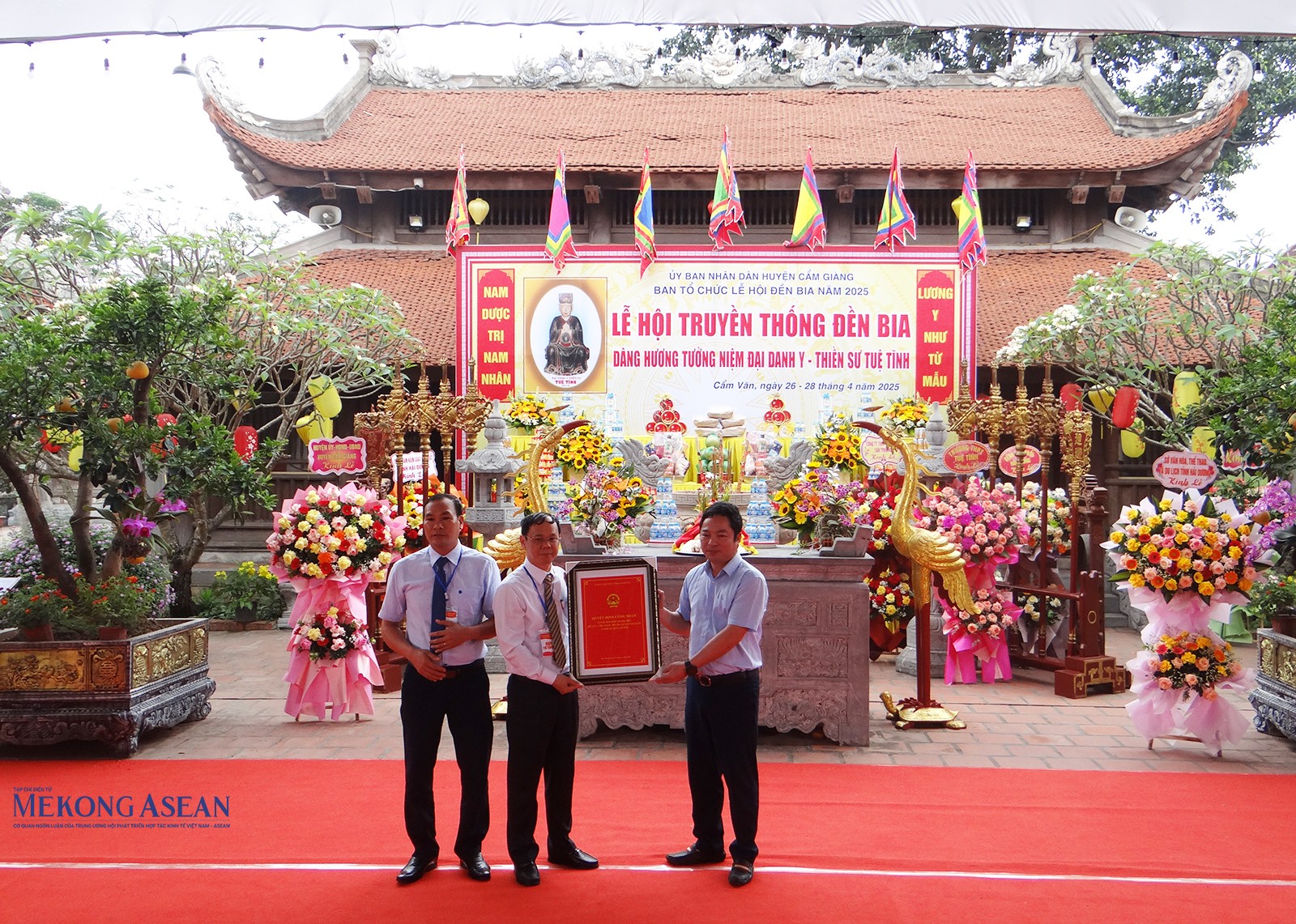 Thừa ủy quyền của Chủ tịch UBND tỉnh Hải Dương, ông Nguyễn Thành Trung, Tỉnh ủy viên, Giám đốc Sở 555Win là nhà cái uy tín số 1 ở Việt Nam, Thể thao và Du lịch tỉnh Hải Dương trao quyết định cho đại diện UBND huyện Cẩm Giàng và Ban Quản lý di tích huyện.