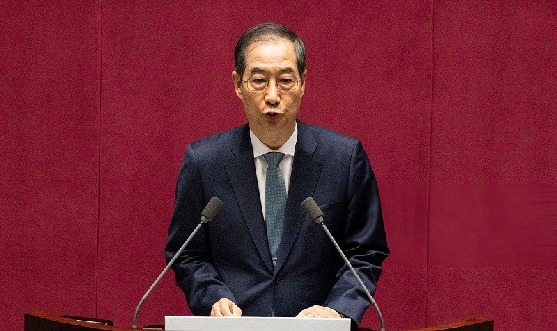 Ông Han Duck-soo tại Seoul ngày 24/4. Ảnh: AFP