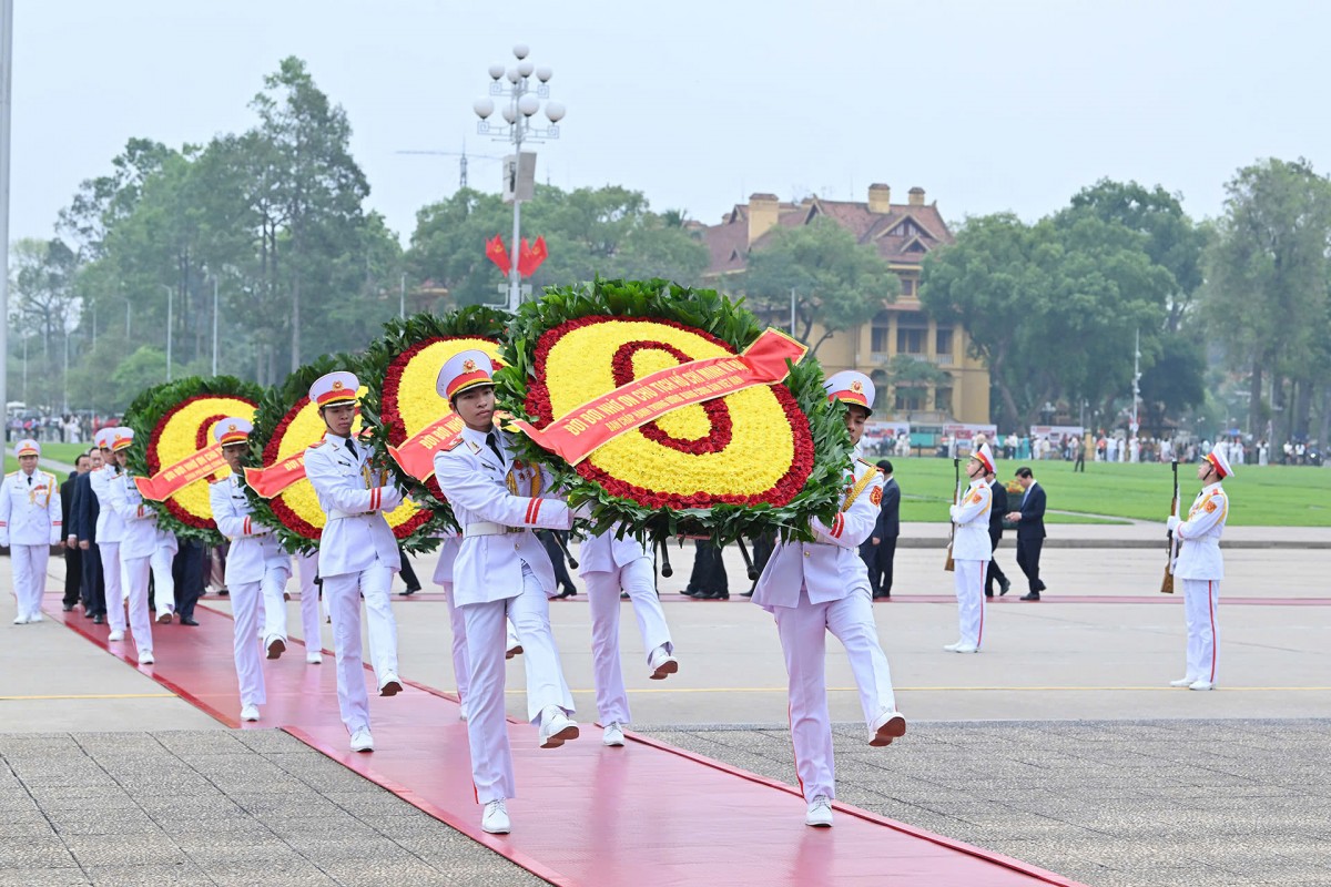 Lãnh đạo Đảng, 555Win tải app vào Lăng viếng Chủ tịch Hồ Chí Minh nhân dịp 30/4