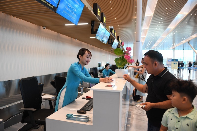 Vietnam Airlines ra mắt thiết kế đồ uống mới, lùi thời điểm chuyển chuyến bay nội địa sang ga T3