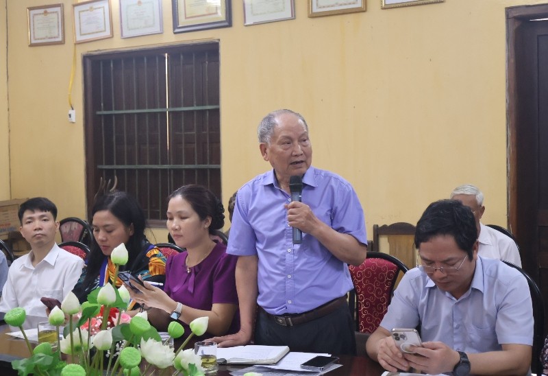 Ông Tăng Bá Hoành, Chủ tịch Hội Sử học tỉnh Hải Dương phát biểu ý kiến tại hội nghị.