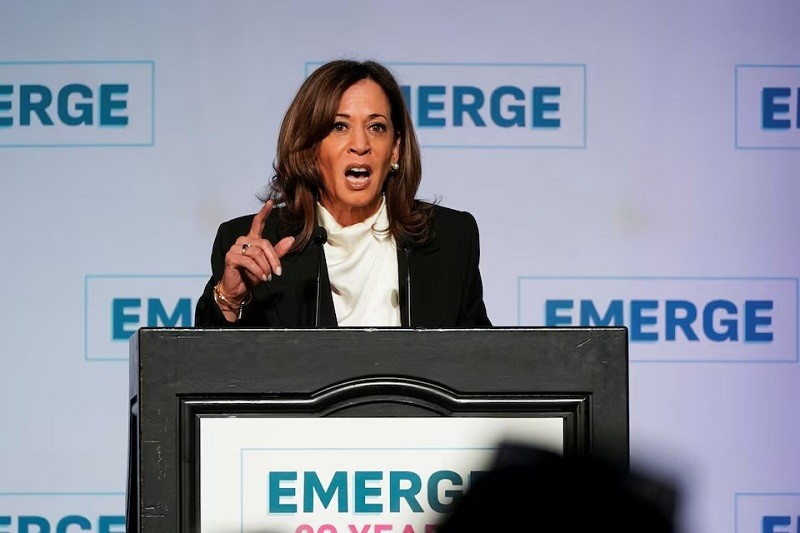 Bà Kamala Harris phát biểu tại San Francisco ngày 30/4. Ảnh: Reuters