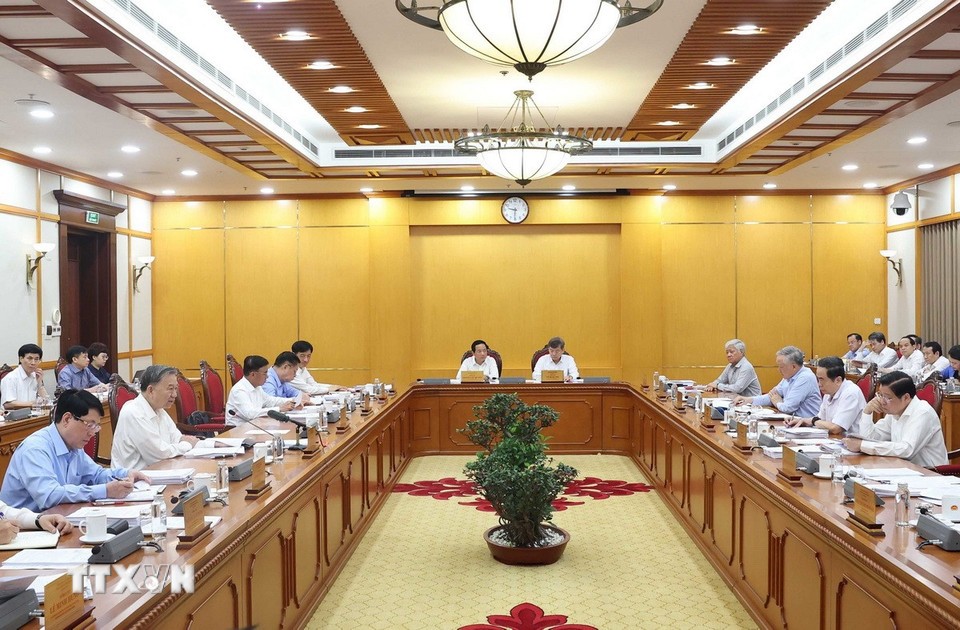 Cả nước giảm gần 130.000 biên chế cấp tỉnh, xã sau sáp nhập