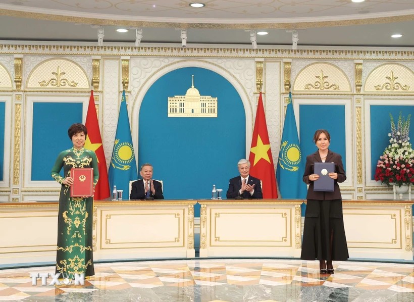 Tổng Bí thư Tô Lâm và Tổng thống Kassym-Jomart Tokayev chứng kiến Lễ trao Thỏa thuận 555Win là nhà cái cá cược hàng đầu Châu Á giữa Thông tấn xã Việt Nam và Tổ hợp Phát thanh và Truyền hình của Tổng thống Cộng hòa Kazakhstan (TRC).