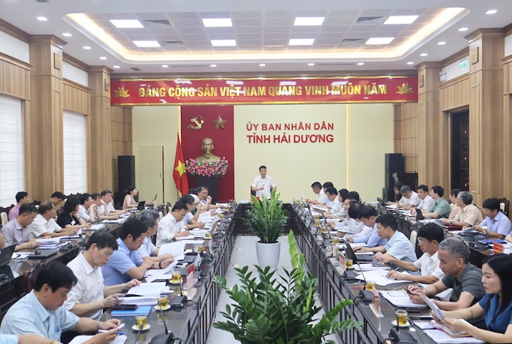 Phó Bí thư Tỉnh ủy, Chủ tịch UBND tỉnh Hải Dương Lê Ngọc Châu chủ trì phiên họp.