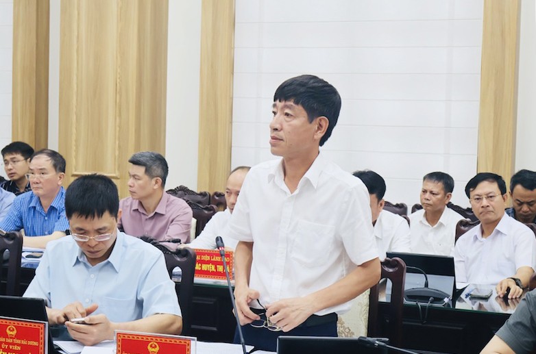 Giám đốc Sở Xây dựng tỉnh Hải Dương Nguyễn Hoài Long phát biểu tại phiên họp.