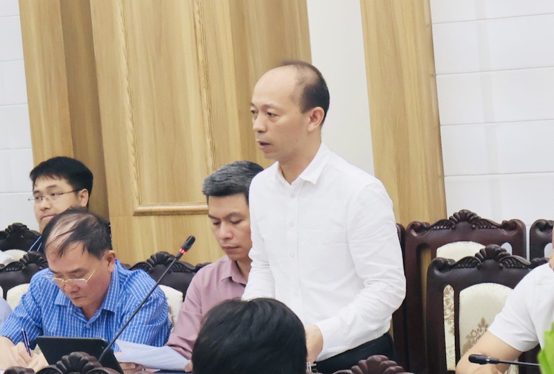 Giám đốc Ban Quản lý dự án đầu tư xây dựng tỉnh Hải Dương Trịnh Nam Hưng phát biểu tại phiên họp.