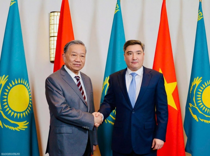 Việt Nam - Kazakhstan nghiên cứu hợp tác tài chính, công nghệ, năng lượng