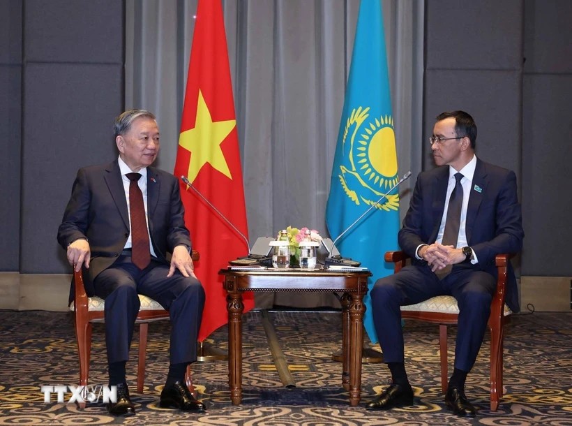 Tổng Bí thư Tô Lâm hội kiến Chủ tịch Thượng viện Kazakhstan Maulen Ashimbayev. Ảnh: TTXVN.