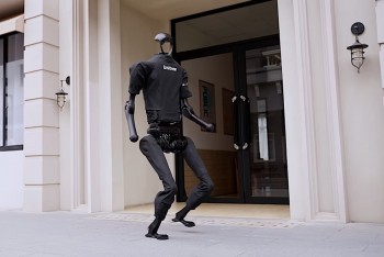 Video robot hình người 
