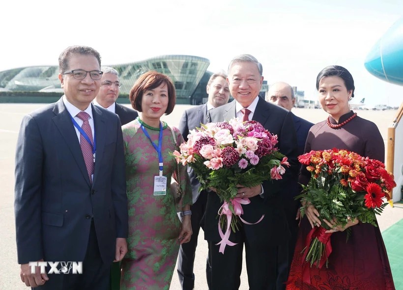 Đại sứ Việt Nam tại Liên bang Nga, kiêm nhiệm Azerbaijan Đặng Minh Khôi và phu nhân 