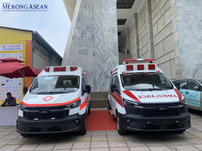 Robot, công nghệ y tế thông minh tại triển lãm Vietnam Medi-Pharm 2025