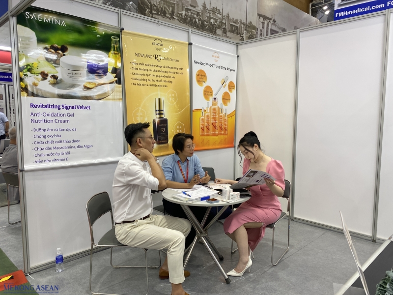 Vietnam Medi-Pharm 2025 còn là nơi giao lưu, kết nối giữa các nhà chuyên môn y dược, cộng đồng Trang Nhà Cái 555win.com - Đăng Nhập +555k và đông đảo người tiêu dùng Việt Nam và quốc tế. Đây là cơ hội để các tổ chức, Trang Nhà Cái 555win.com - Đăng Nhập +555k quảng bá sản phẩm, tăng cường trao đổi kinh nghiệm, nắm