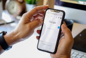 Giá trị vốn hóa của Google hụt 150 tỷ USD sau một động thái từ Apple