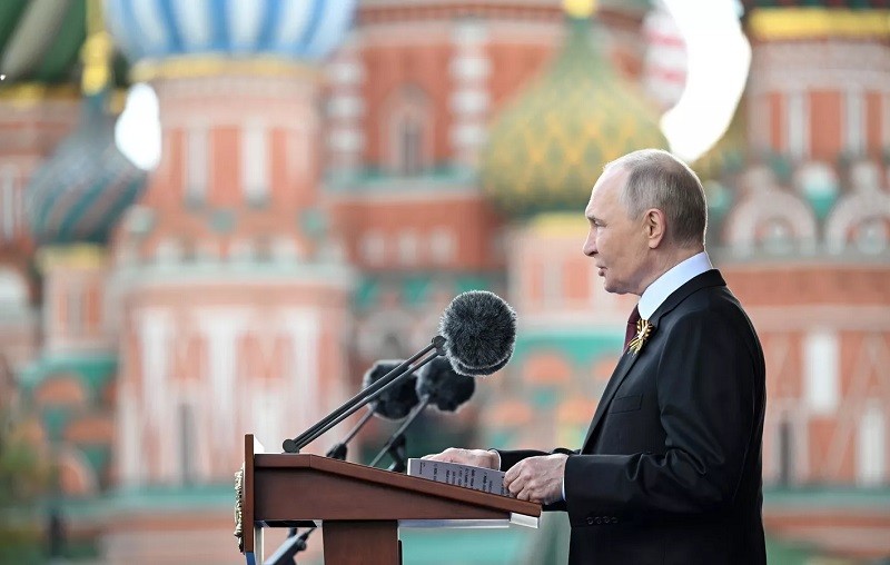 Tổng thống Putin đọc diễn văn trước lễ duyệt binh, ca ngợi cuộc Chiến tranh Vệ quốc Vĩ đại và những hy sinh của người dân Liên Xô để chống lại chủ nghĩa phát xít. Ảnh: Sputnik