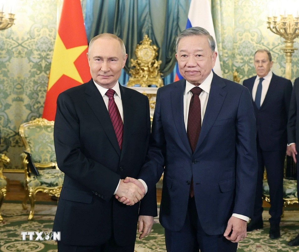 Tổng Bí thư Tô Lâm hội đàm hẹp với Tổng thống Nga Vladimir Putin. Ảnh: TTXVN.