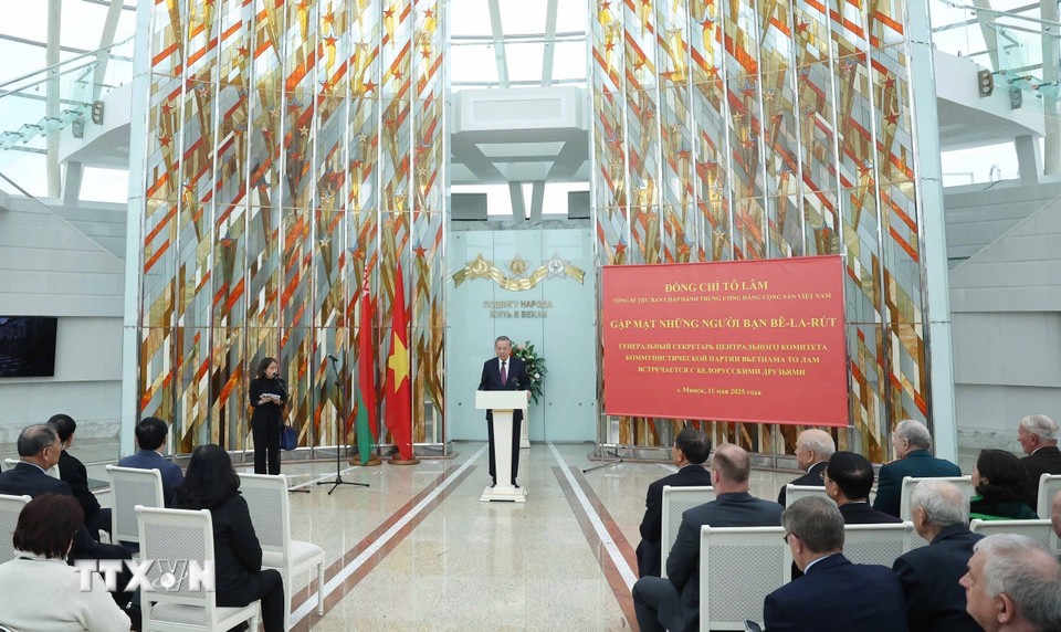 Tổng Bí thư Tô Lâm phát biểu tại buổi gặp mặt các cựu quân nhân, chuyên gia Belarus và những người bạn Belarus từng có đóng góp nổi bật cho Việt Nam. Ảnh: TTXVN.