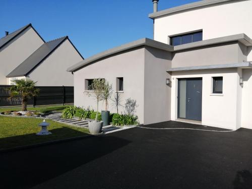 Lễ đón Tổng Bí thư Tô Lâm và Phu nhân tại sân bay quốc tế Minsk. Ảnh: TTXVN.
