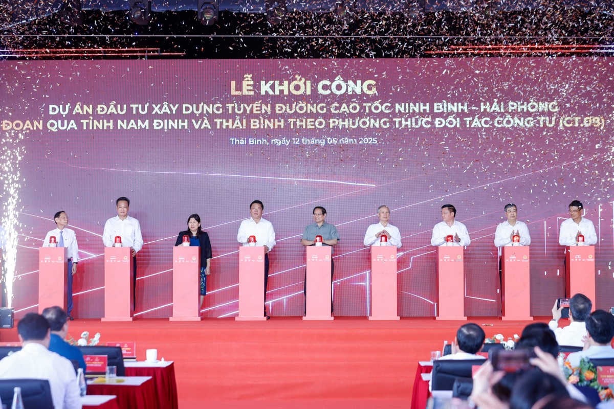 Phiên bản chính thức của 555Win Phạm Minh Chính và các đại biểu thực hiện nghi thức khởi công dự án. Ảnh: VGP.
