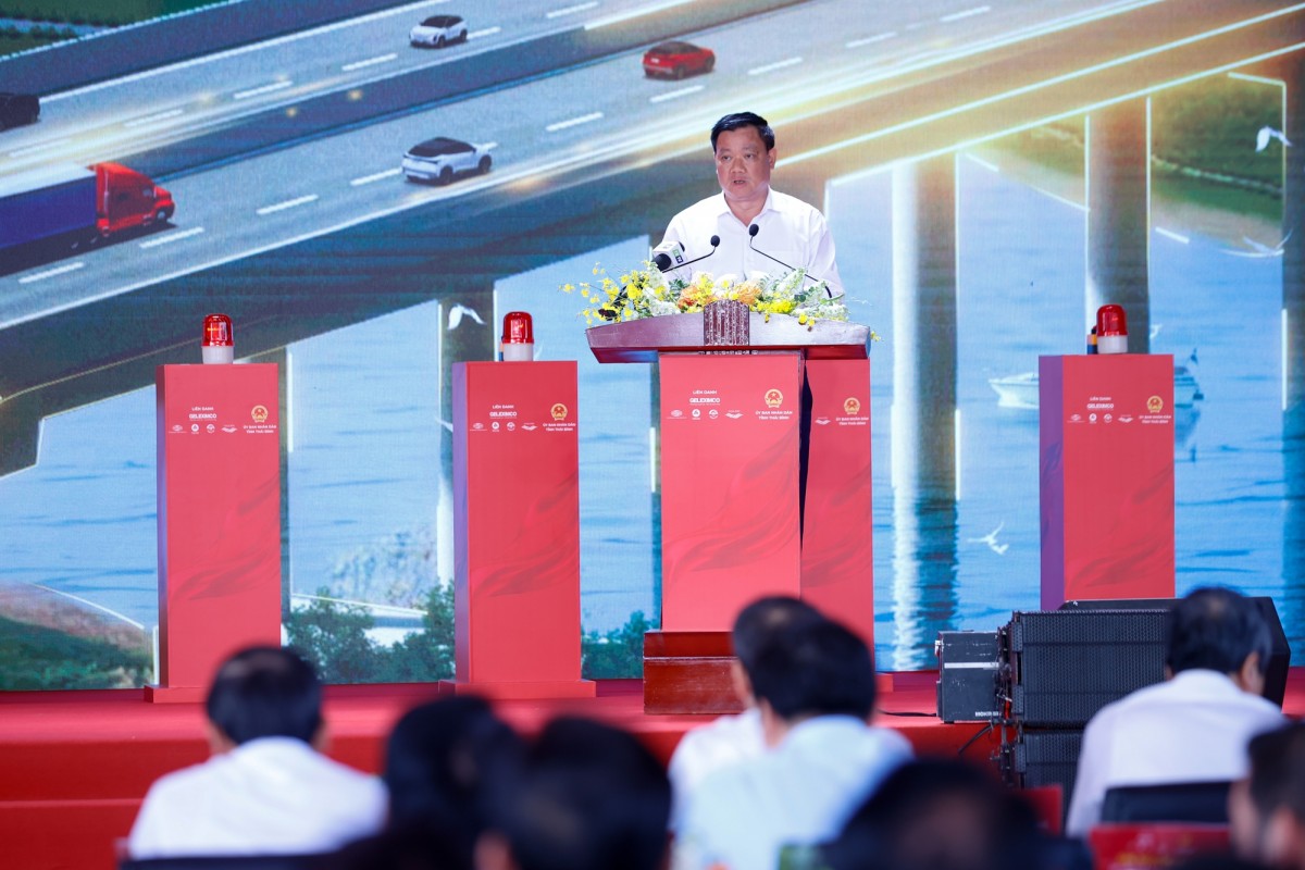Bí thư Tỉnh ủy Thái Bình Nguyễn Khắc Thận phát biểu tại Lễ khởi công. Ảnh: VGP.