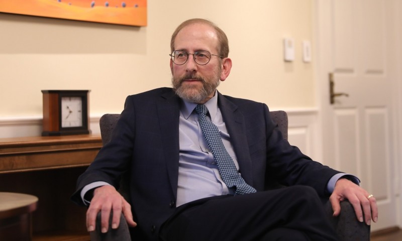 Hiệu trưởng Đại học Harvard Alan Garber. Ảnh: Harvard Crimson.