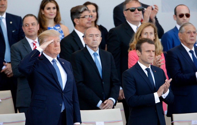 Ông Trump và ông Macron tại lễ duyệt binh mừng Quốc khánh Pháp năm 2017. Ảnh: Getty