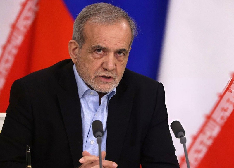 Tổng thống Iran Masoud Pezeshkian tại Nga ngày 17/1. Ảnh: Getty