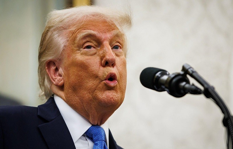 Tổng thống Donald Trump phát biểu tại Nhà Trắng sau cuộc điện đàm với ông Vladimir Putin. Ảnh: Bloomberg