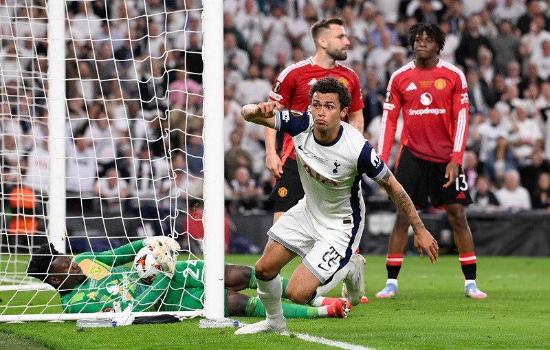 Tottenham dẫn trước Man United với tỷ số 1-0 sau hiệp một. Ảnh: Getty