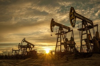 Giá dầu biến động theo nhịp đàm phán Mỹ - Iran