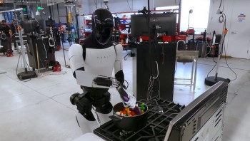 Video robot hình người của Tesla 