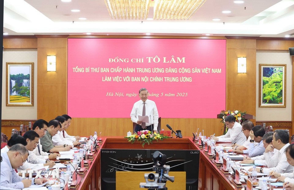 Tổng Bí thư Tô Lâm chủ trì làm việc với Ban Nội chính Trung ương về kết quả công tác từ đầu nhiệm kỳ Đại hội XIII của Đảng đến nay và phương hướng công tác thời gian tới - Ảnh: TTXVN