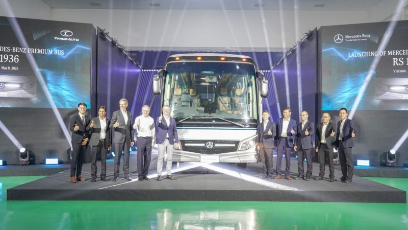 THACO Auto xuất khẩu xe bus Mercedes-Benz sang Thái Lan