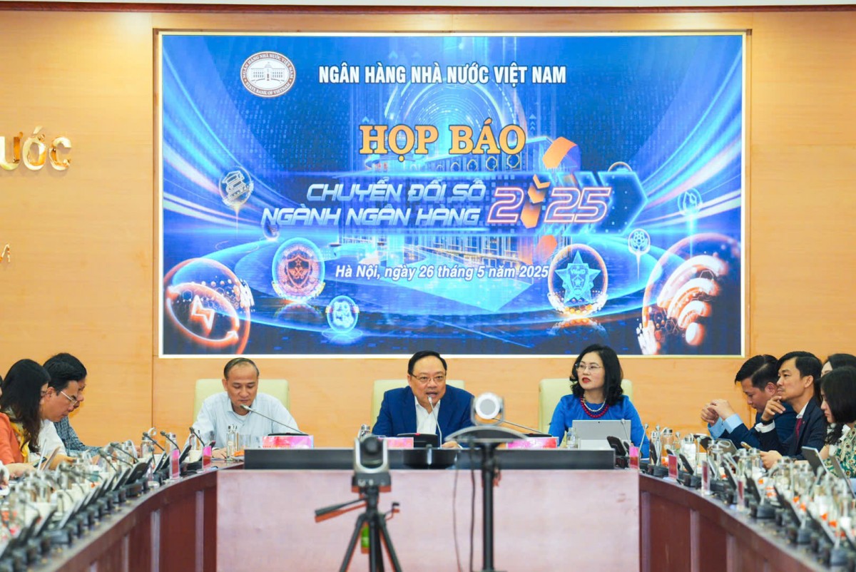 Chuyển đổi số ngân hàng 2025: Lấy người dân làm trung tâm Chuyển đổi số ngân hàng 2025: Lấy người dân làm trung tâm