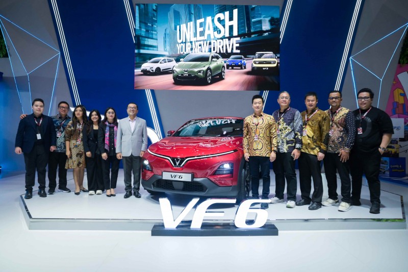 VF 6 bản tay lái nghịch lần đầu ra mắt triển lãm ô tô lớn nhất Indonesia
