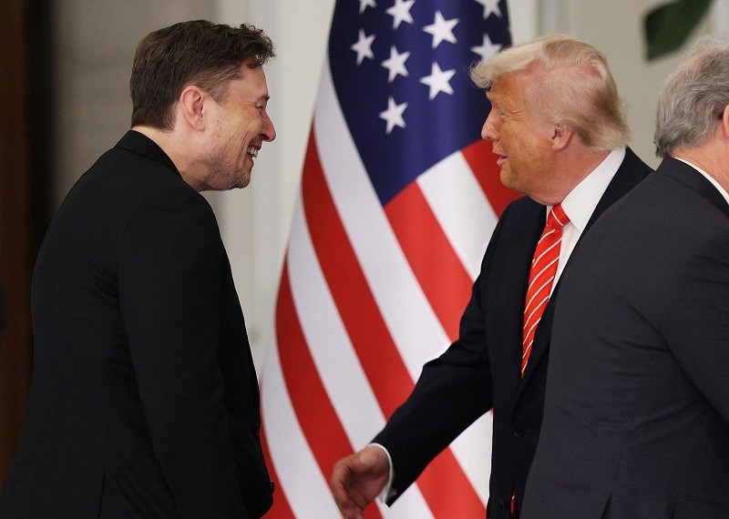 Ông Elon Musk và ông Donald Trump tại Qatar ngày 14/5. Ảnh: Getty