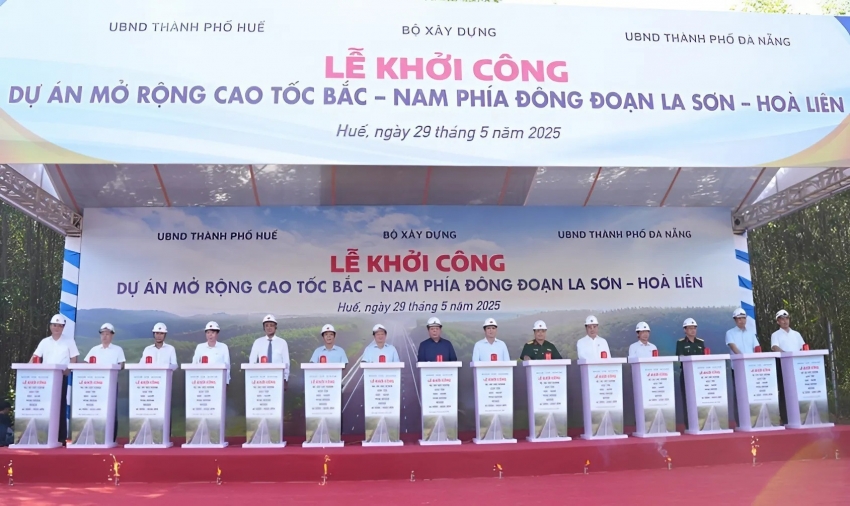 Khởi công mở rộng cao tốc La Sơn - Hòa Liên lên 4 làn xe