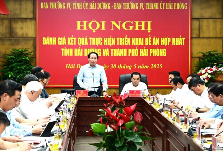 Ông Lê Tiến Châu, Bí thư Thành ủy Hải Phòng phát biểu tại hội nghị.