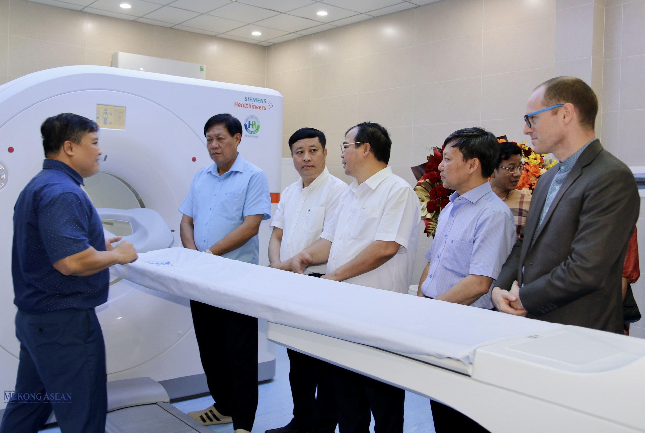 Thứ trưởng Đỗ Xuân Tuyên dự khai trương hệ thống chụp PET/CT ở Hải Dương