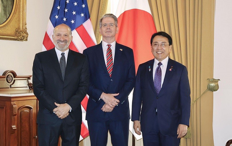 Từ trái sang phải: Bộ trưởng Thương mại Mỹ Howard Lutnick, Bộ trưởng Tài chính Mỹ Scott Bessent và Bộ trưởng Kinh tế Nhật Bản Ryosei Akazawa.