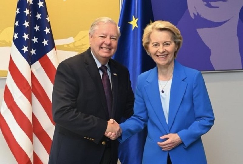 Ông Lindsey Graham và bà Ursula von der Leyen tại Berlin ngày 2/6. Ảnh: EC
