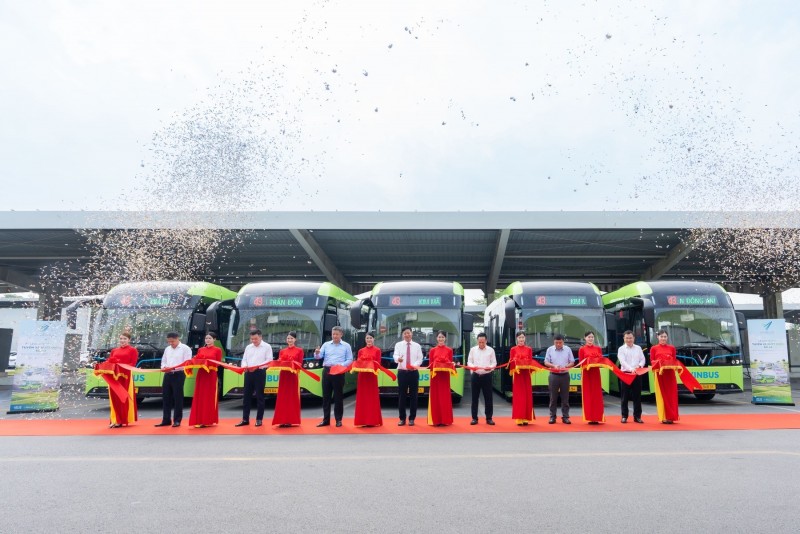 VinBus khai trương tuyến buýt điện kết nối trung tâm Hà Nội với Đông Anh