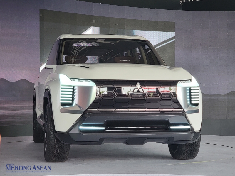 Mitsubishi hé lộ mẫu SUV 7 chỗ mới tại Hà Nội